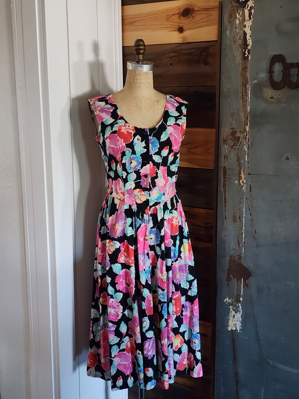 Vintage Sleeveless Floral Midi Dress in Black and Pink